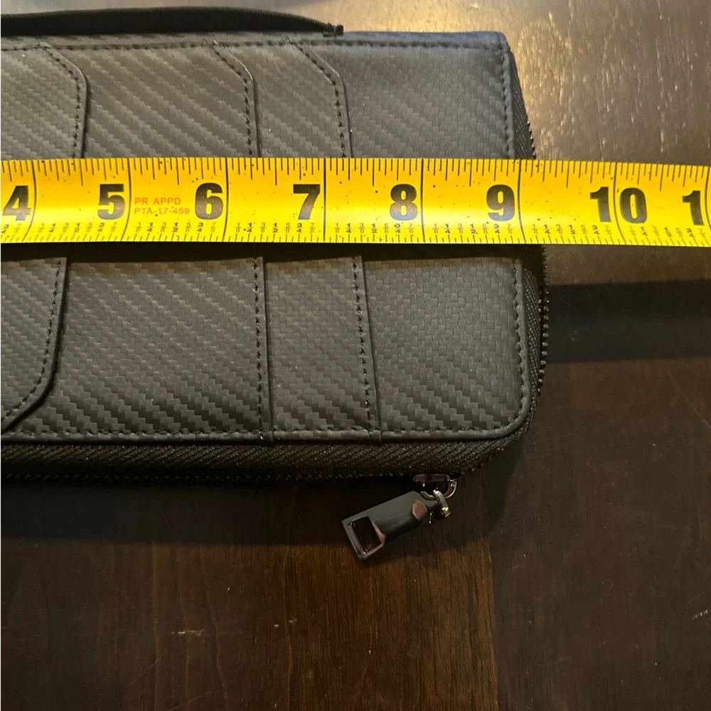 Rival Zero zip wallet organizer‎ black and red EUC 137